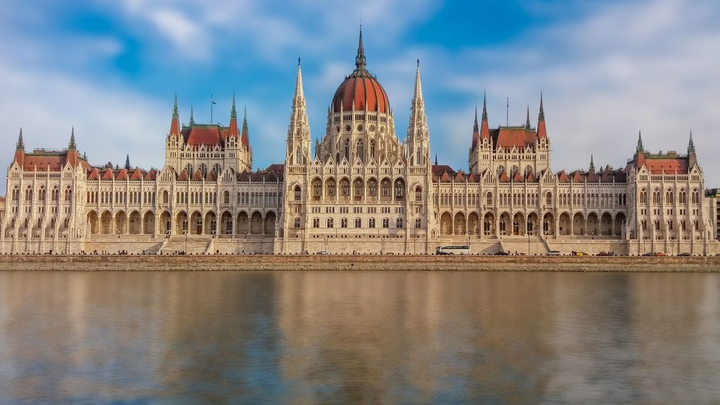 widok na parlament w Budapeszcie